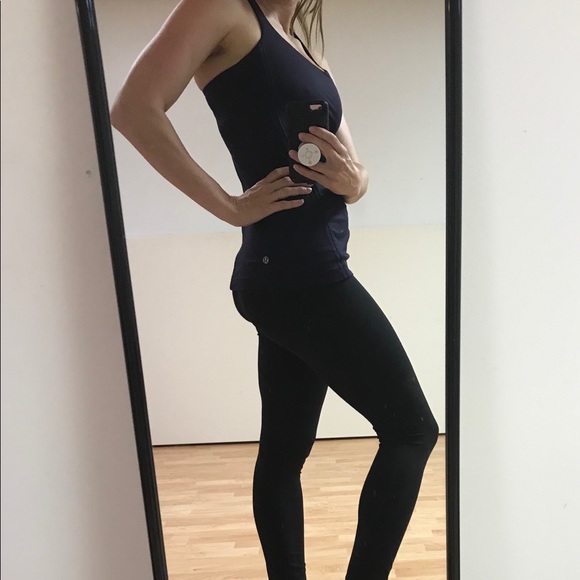 Lululemon Plum Top Size 6 - Picture 3 of 6